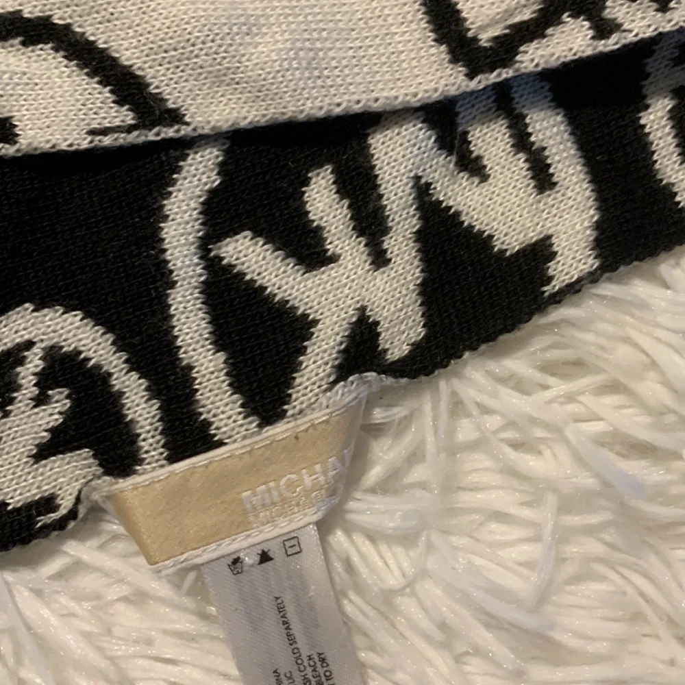 Michael Kors reversible scarf - Picture 3 of 4